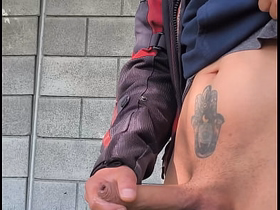 Se me pone muy dura de saber que me están viendo desde lejos como me masturbo bdsm korean gay porn