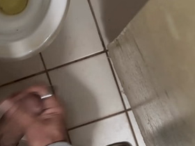 Punheta do banheiro público hot gay porn korean