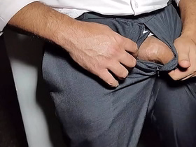 YURI GAÚCHO - CHEFE COM TESÃO SE EXIBIU E TOCOU PUNHETA ATÉ GOZAR - EXECUTIVO GOZANDO NA FRENTE DA GALERA - HOMEM BONITO MASTURBANDO O PAU GRANDE E GOZANDO FORTE naoki japan gay porn