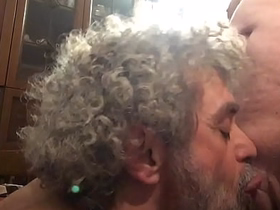 Pompini a gogò... Nypster succhia minkie di ogni colore e dimensione e beve la sborra thai gay porn hot