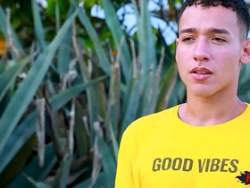 Novinho com bunda gostosa sendo fodido gay porn hot house