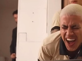 PEGUEI MEU COLEGA NO TRABALHO E MEU CHEFE VIU PELAS CAMERAS. SAFADO NÃO AGUENTOU E QUIS PARTICIPAR. - FREE hot gay porn paravent