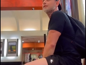 Mlk dotado me fudeu no banheiro gain shopping! Me deu leite na boquinha! gay japan porn