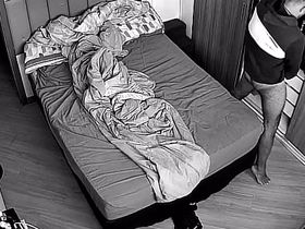 Spycam, homem batendo punheta e assistindo porno. japan gay procreate porn