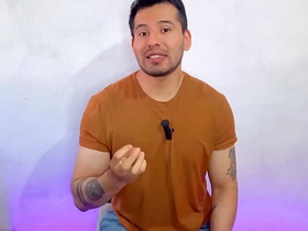 Policia militar cubano dotado recibe sexo oral de un hombre en un callejon de noche detras de un arbol. relato sexual japan joyful twink porn