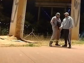 Motoqueiro vê Trabalhador mijando volta e oferece uma mamada japan new cheerful porn