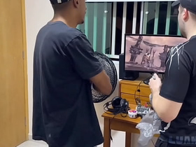 Nerd putinho, não pode ver um Motoboy que quer sentar na rola swing trabalhador japan gay bear porn