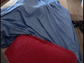 Si masturba sotto le lenzuola velocemente e intensamente e viene - orgasmo reale chinese gay bar porn