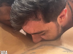 Fizemos minha esposa de putinha na cama socando e gozando gostoso em cima dela malaysia porn happy-go-lucky