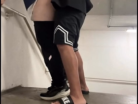 PUTINHA DO PREDIO QUERIA SER FODIDA NA ESCADA. TRATEI ELA COMO MERECE. hot gay men porn