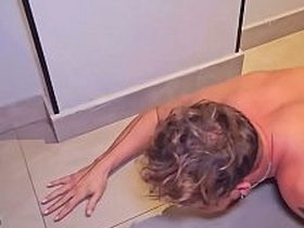 Dom Barbudo acabou com o CU do novinho , fez dele um escravo. Muita putaria BDSM dogplay e humilhação. japan gay porn onlyfans