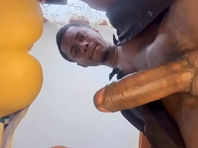 Papi masturba su gran polla con saliva y su fleshlight para luego correrse japan gay massage porn video