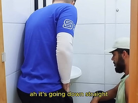 NOVINHO DEU DINHEIRO PRO ENCANADOR COMER ELE hot asian hunk cheerful porn