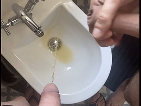 2 amateur boys flatmates (1 ginger, circumcised, fro undies and flip flops, 1 undressed uncut) pissing together in a bidet korean roommate gay porn
